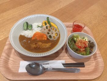 【11:00～15:00】　　　　　　　　　　　　くらチキカレーランチ